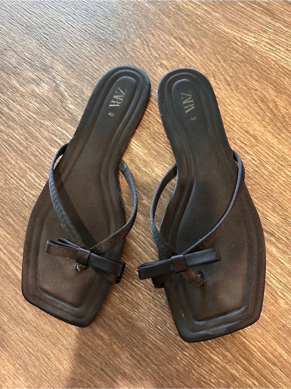 Zara Black Square-Toe Bow Thong Sandals - Picture 2 of 3